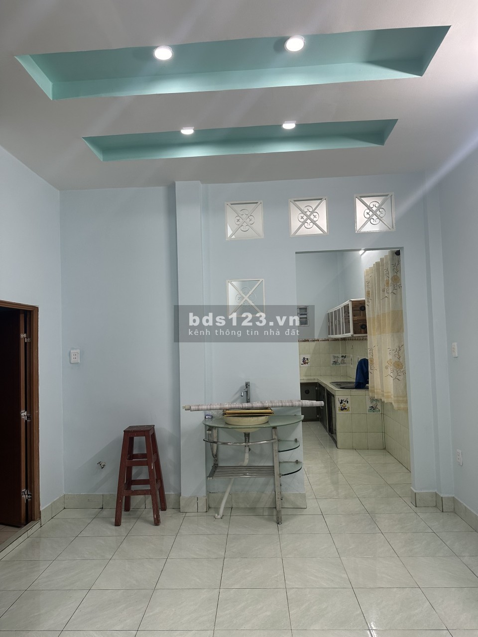 Nhà 2 mặt tiền hẻm oto, cách Võ Văn Ngân 6m. 2pn 2wc, sẵn máy lạnh