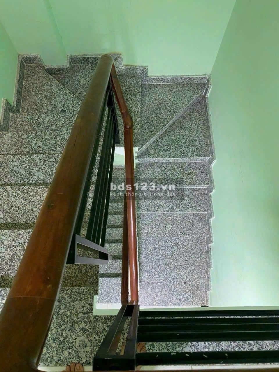 CHÍNH CHỦ CẦN BÁN GẤP CĂN NHÀ MT NẰM TRONG CHỢ BÌNH CHÁNH
