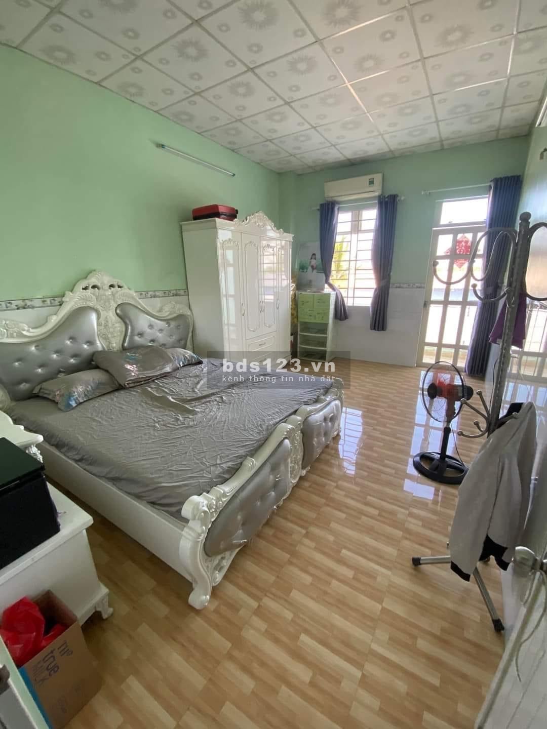 CHÍNH CHỦ CẦN BÁN GẤP CĂN NHÀ MT NẰM TRONG CHỢ BÌNH CHÁNH