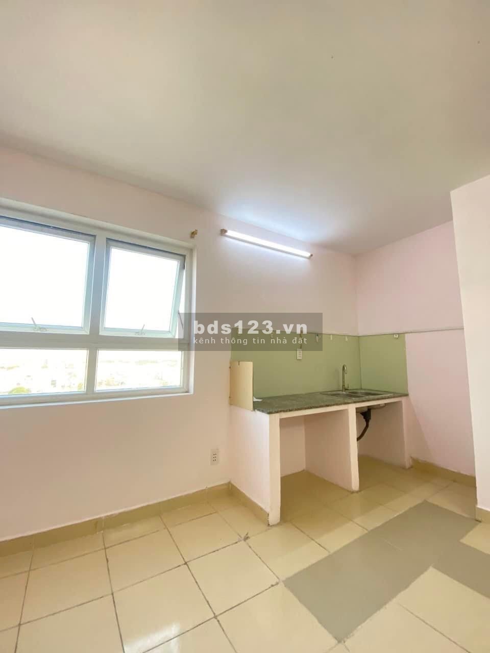 Cho thuê chung cư 312 Lạc Long Quân - Quận 11 2pn 8tr 70m2. Nhà trống, căn góc cực thoáng
