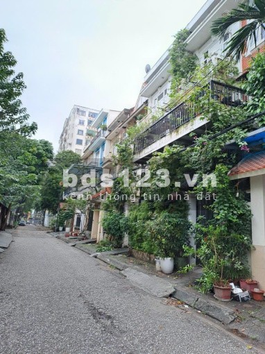 B.Á.N N.H.À Gia Quất, ngõ thông, Diện tích 40m2 x 4 tầng, giá 4.38 tỷ