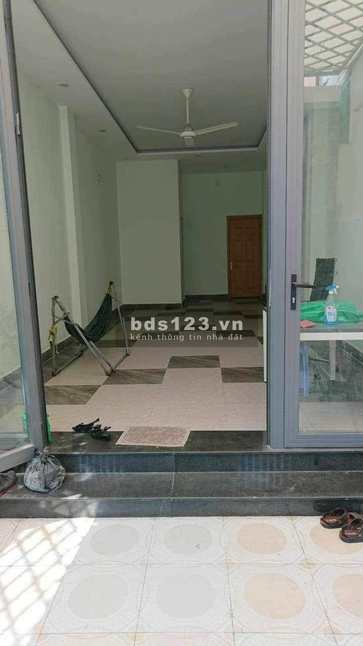 Nhà mặt tiền cho thuê biệt lập diện tích 4x13. Đường rộng 12 mét