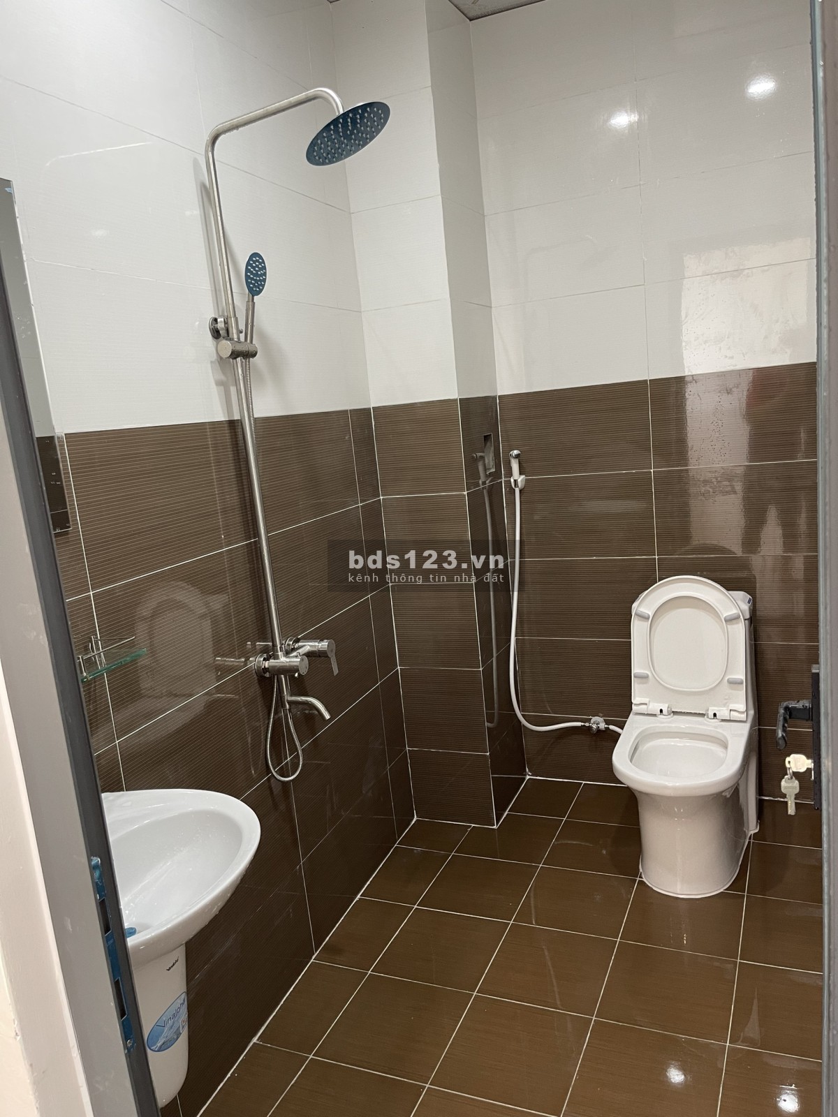 Bán nhà mới hoàn thiện chợ trảng dài vô chỉ 3 phút, gác lửng hiện đại 1 trệt 1 lầu, bảo hành 2 năm