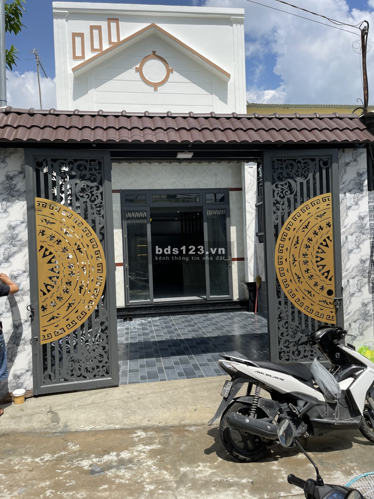 Bán nhà mới hoàn thiện chợ trảng dài vô chỉ 3 phút, gác lửng hiện đại 1 trệt 1 lầu, bảo hành 2 năm