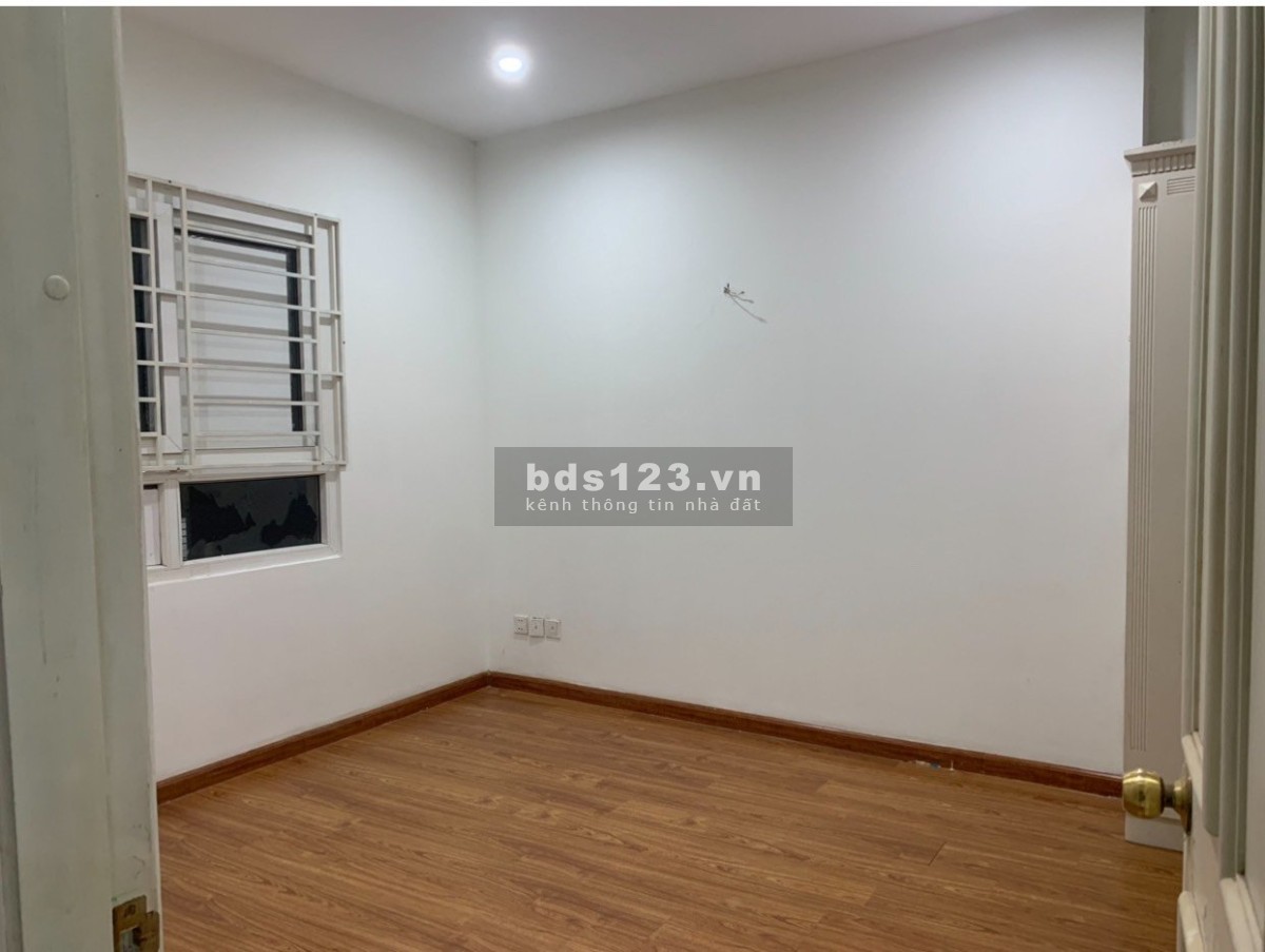 Chung cư 590 CMT8 - Quận 3 2pn, 2 nhà vệ sinh, 90m2 15tr/th. Nhà trống, có sẵn máy lạnh