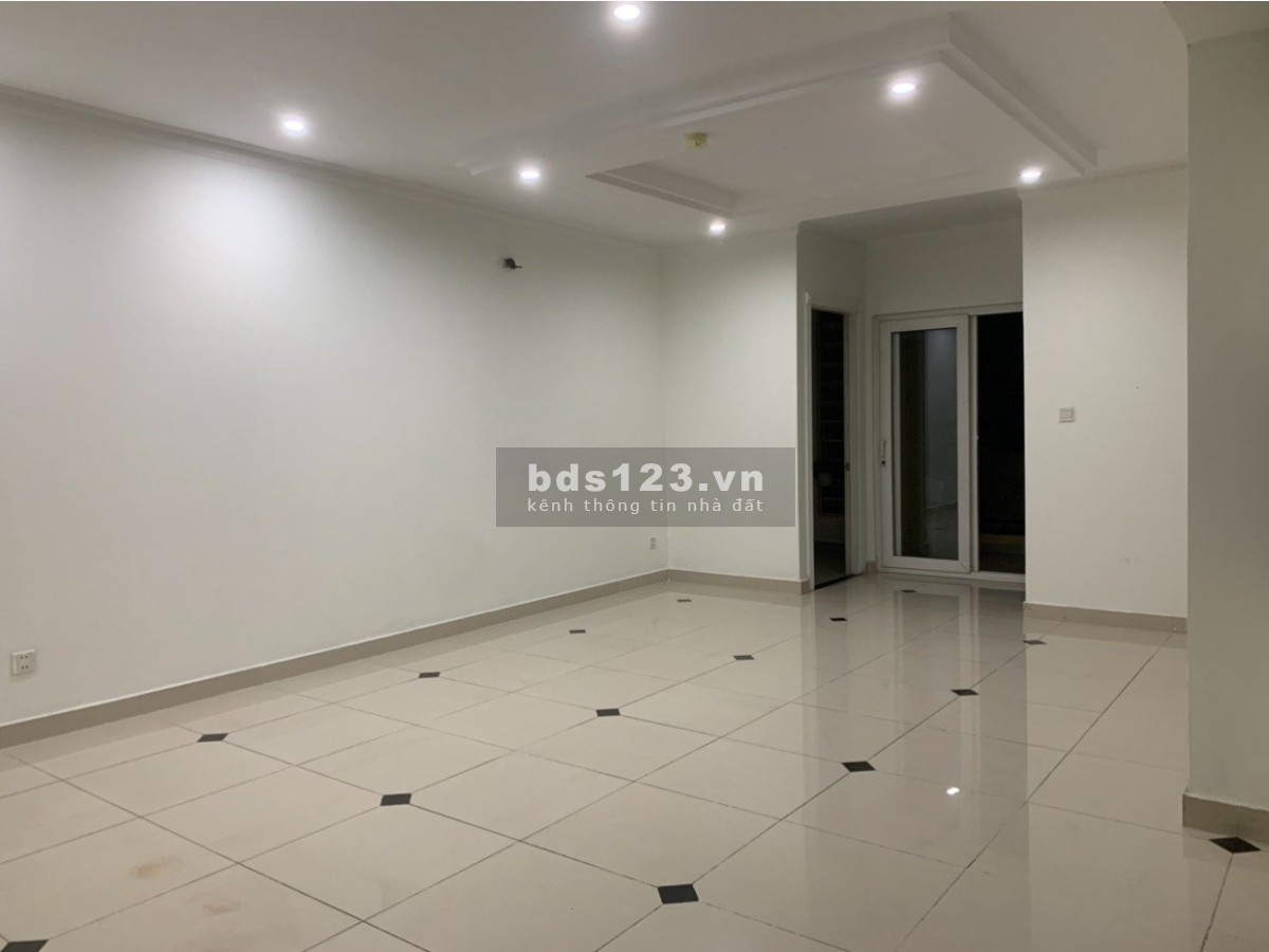 Chung cư 590 CMT8 - Quận 3 2pn, 2 nhà vệ sinh, 90m2 15tr/th. Nhà trống, có sẵn máy lạnh