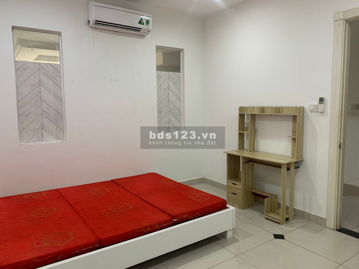 Chung cư 590 CMT8 - Quận 3 2pn, 2 nhà vệ sinh, 90m2 15tr/th. Nhà trống, có sẵn máy lạnh