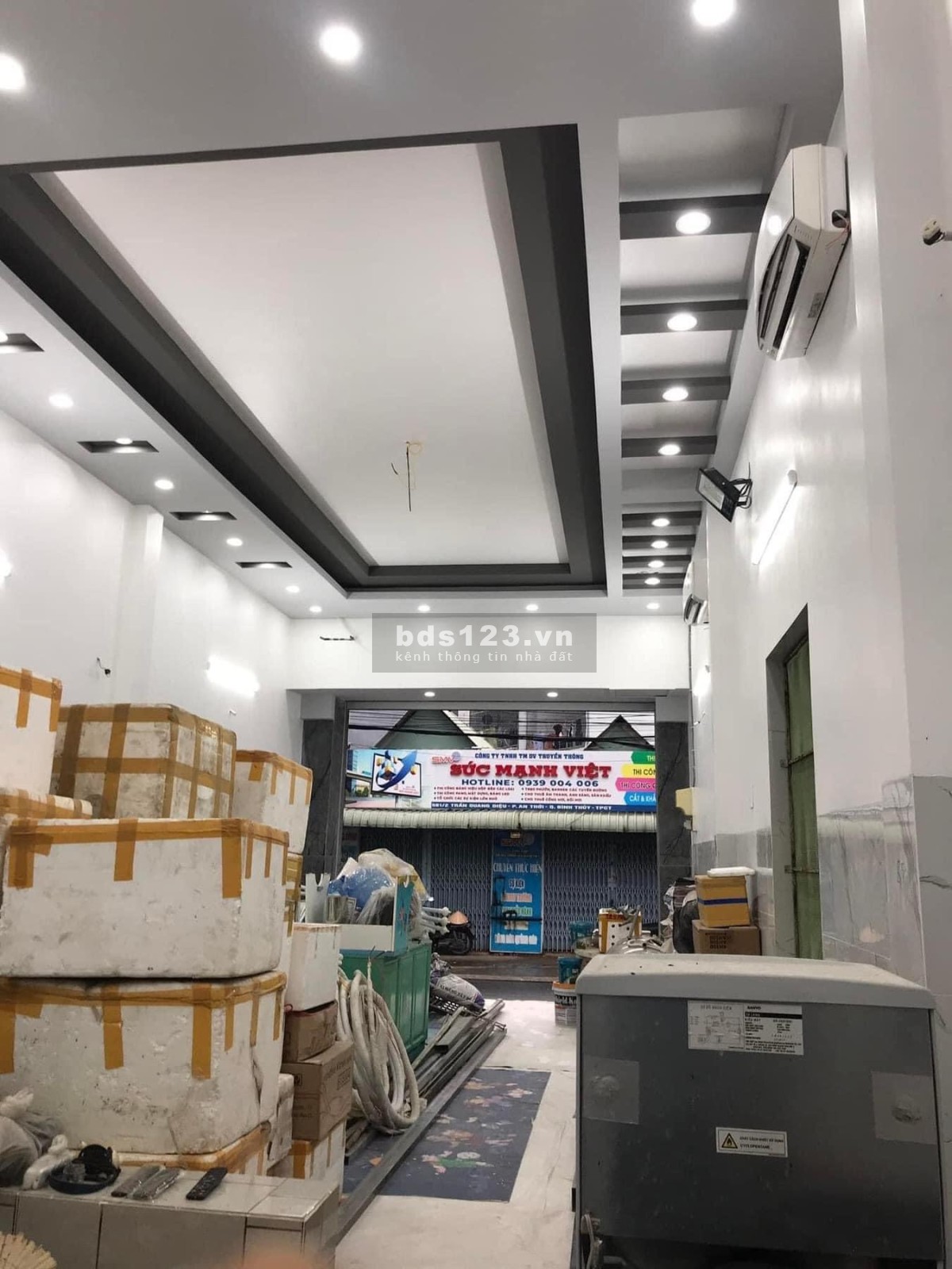 Cho thuê nhà cấp 3, 1T1gác lửng bê tông lót gạch bông.