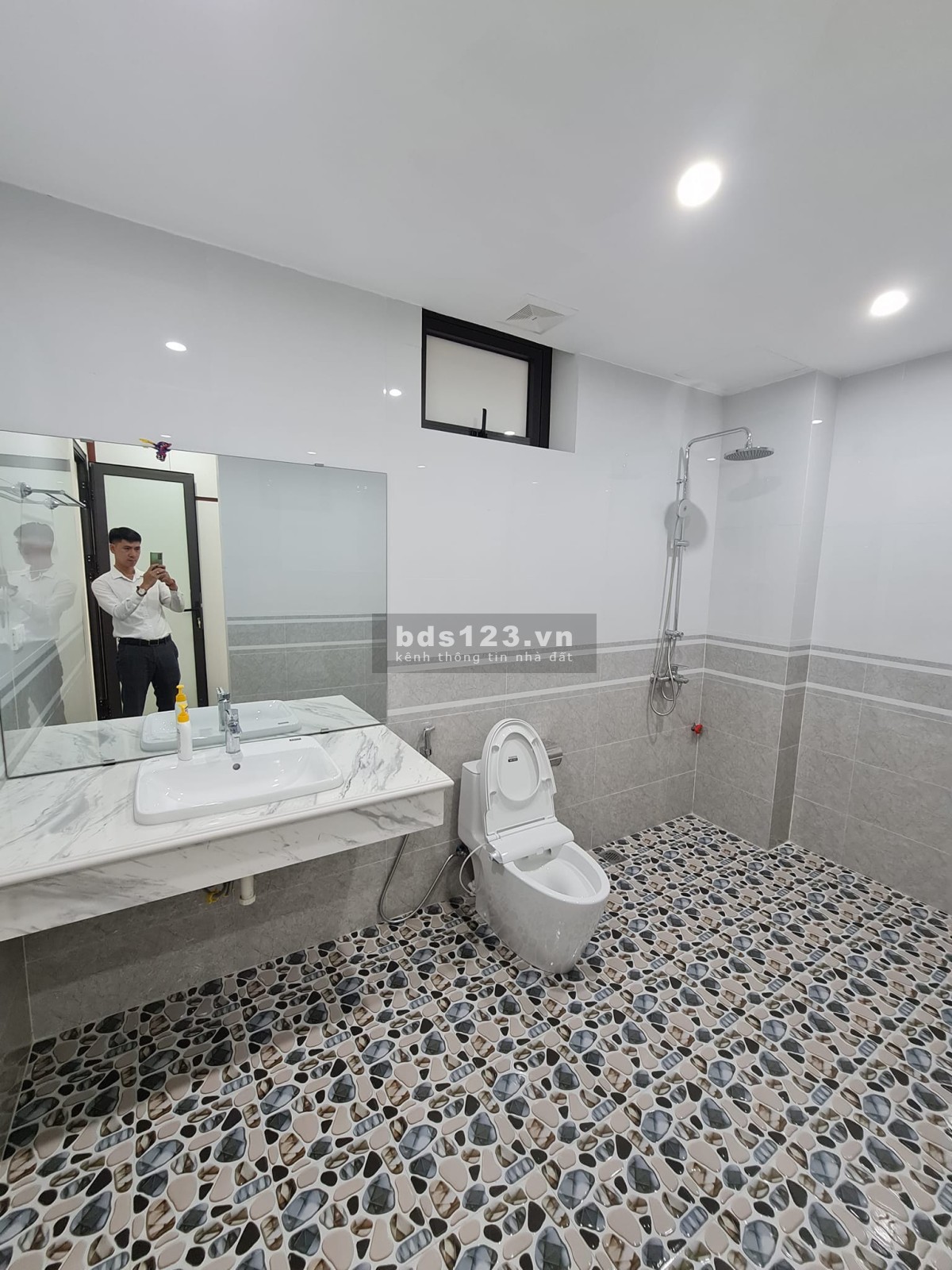 CẦN BÁN NHÀ Ở ÂU CƠ- Ô TÔ VÀO NHÀ - 3 BƯỚC RA HỒ TÂY - AN SINH ĐỈNH. HƠN 80m, 5tầng, chỉ 18ty TL