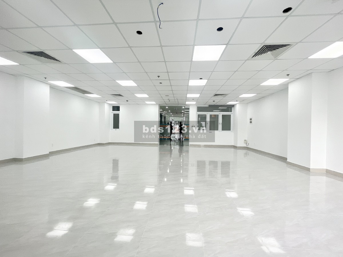 Chính chủ cho thuê sàn văn phòng 100m2 vuông vức, hoàn thiện ngay quận 3