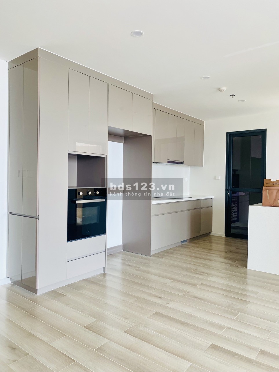 Siêu rẻ - bán căn hộ 3PN Masteri Centre Point 100m2 Vinhomes Grand Park giá 6.6 tỷ bao thuế phí
