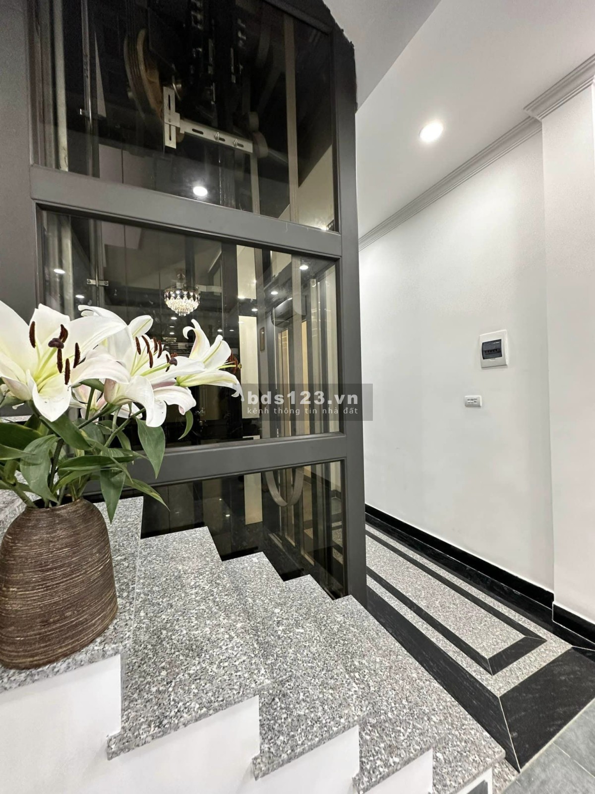 Nhà Vip Trần Duy Hưng-Ba bước ra mặt phố-Tháng máy-Hai mặt thoáng_45m2, 6 tầng_12.9 tỷ
