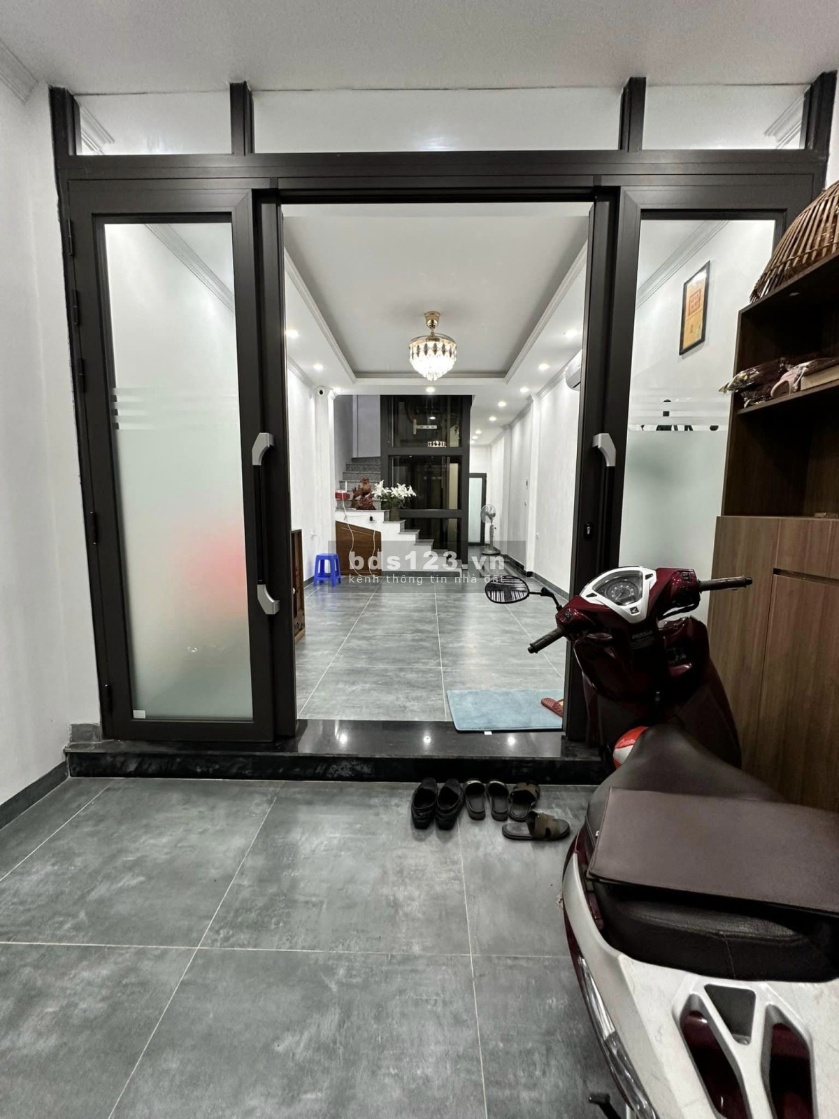 Nhà Vip Trần Duy Hưng-Ba bước ra mặt phố-Tháng máy-Hai mặt thoáng_45m2, 6 tầng_12.9 tỷ