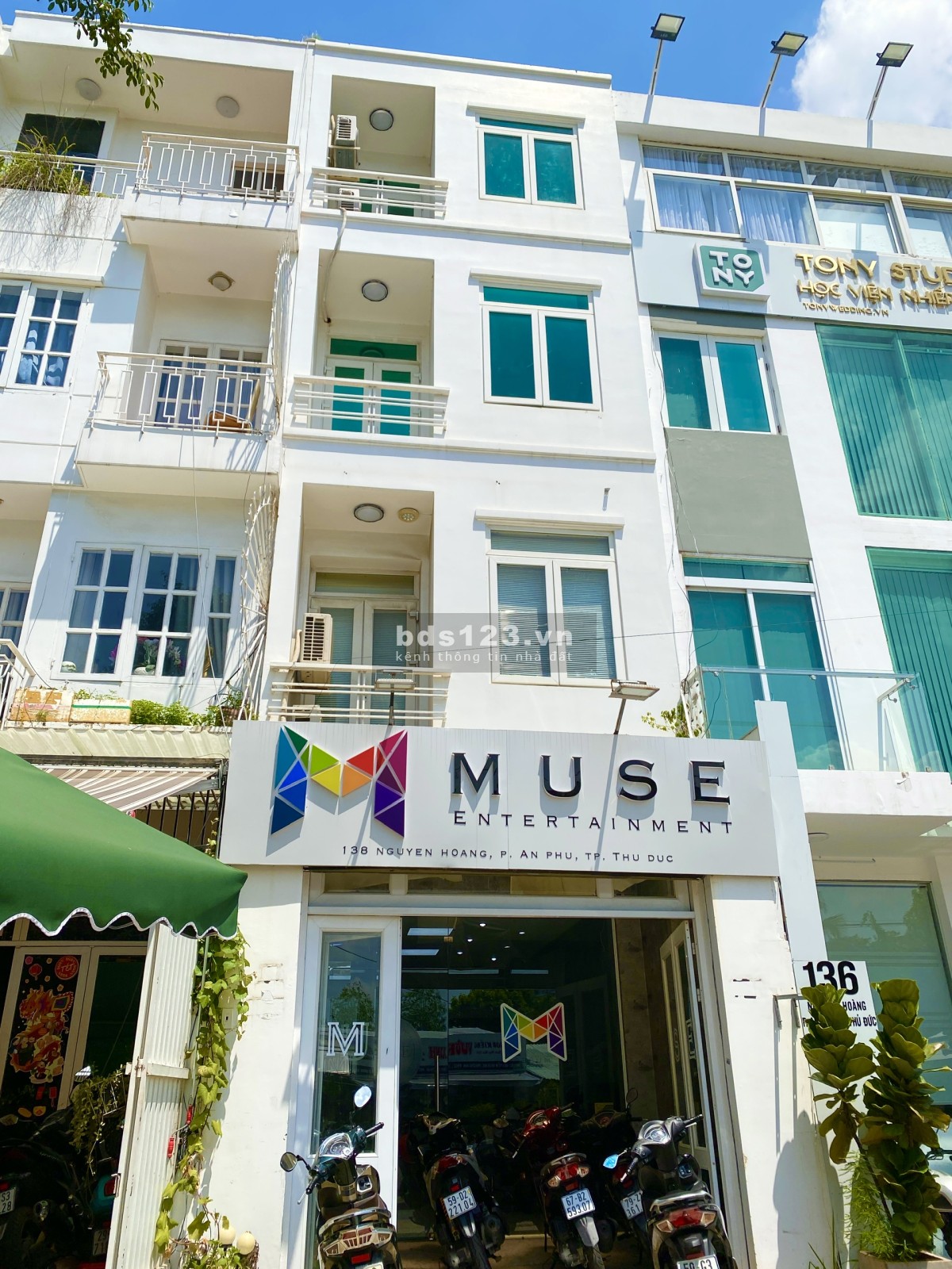 Tổng diện tích sử dụng: 320 m2