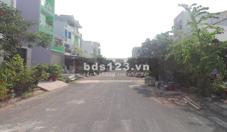 Chính chủ cần bán lô liền kề 8x15 đường 12m gần chợ, sổ hồng riêng, gần BX Miền Tây