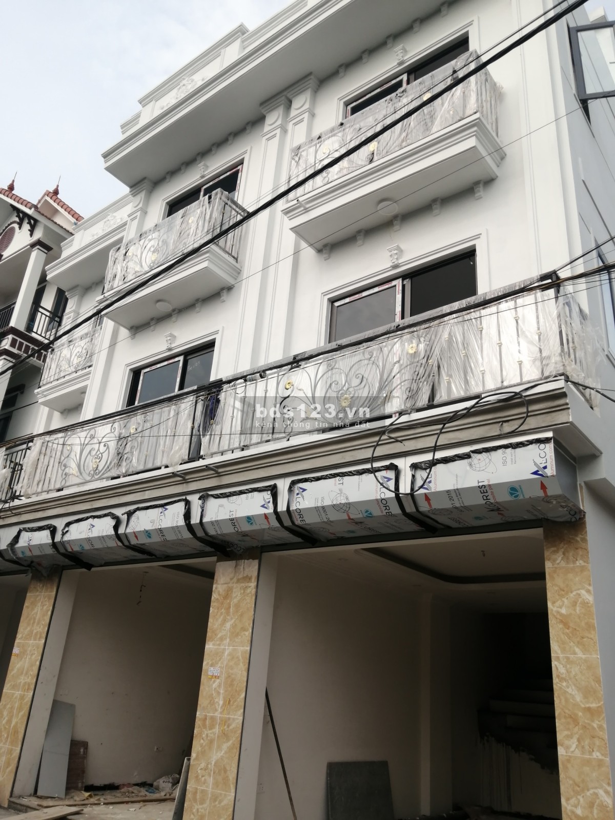 NHÀ MỚI XÂY 3 TẦNG - Ô TÔ ĐỖ CỬA