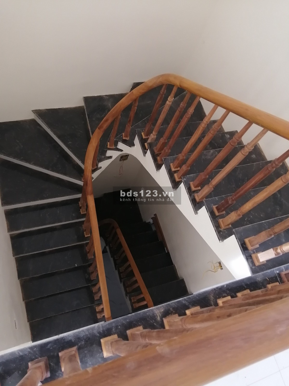 NHÀ MỚI XÂY 3 TẦNG - Ô TÔ ĐỖ CỬA