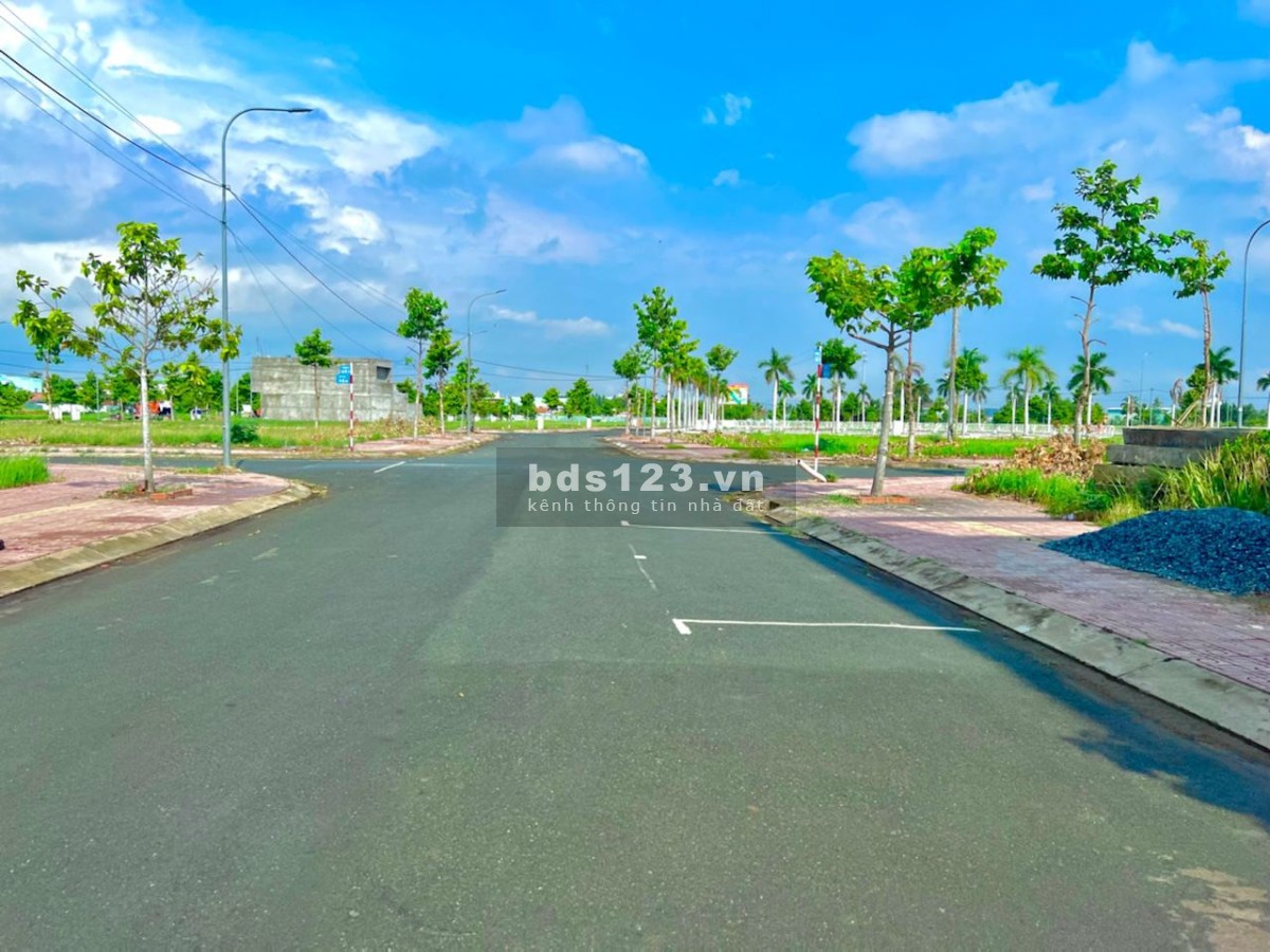 CẦN BÁN LÔ ĐẤT NGAY TẠI TRUNG TÂM CHỈ 1TY098