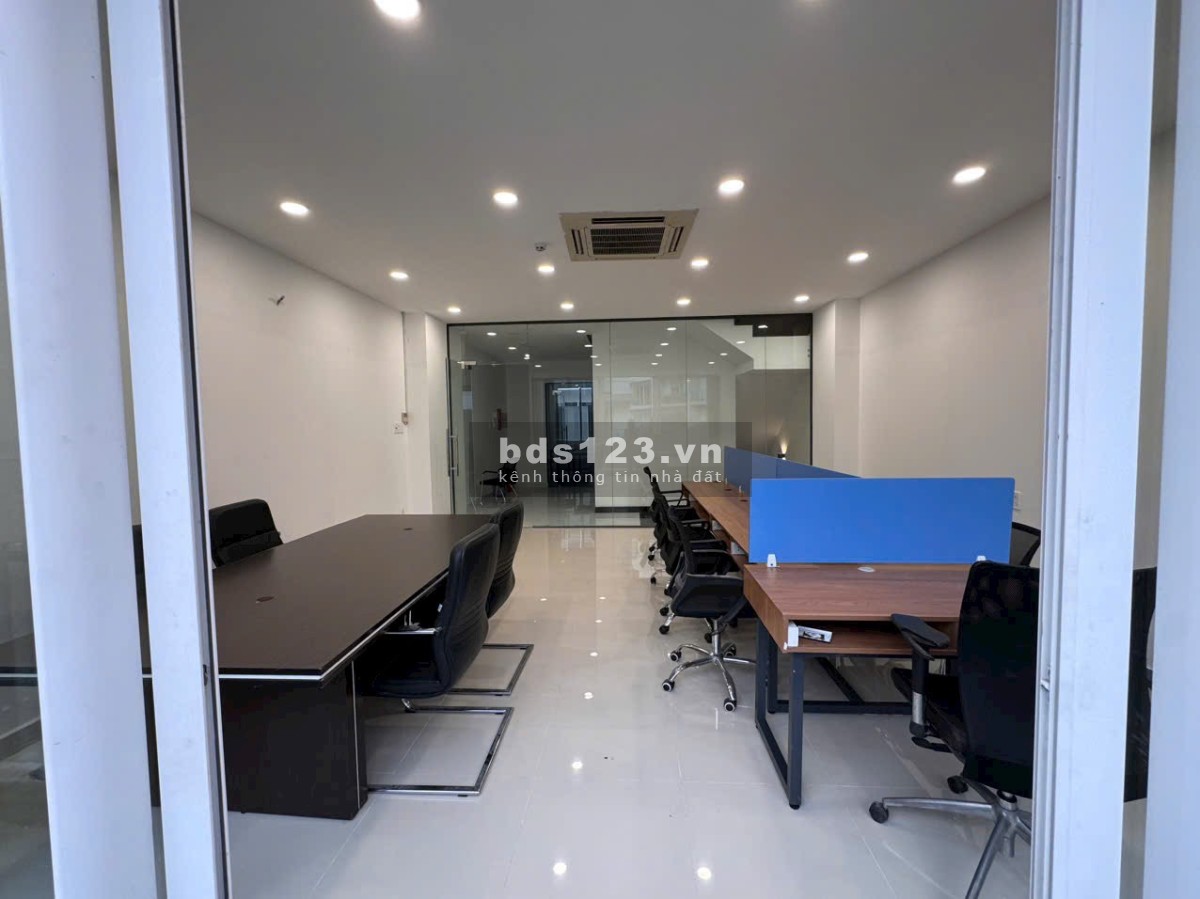 Văn phòng 80m2 đẳng cấp tại Sala, trang bị đầy đủ bàn ghế VP - Giá chỉ 30 triệu/tháng!"