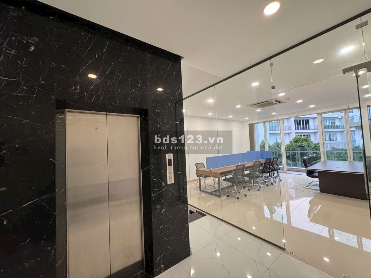 Văn phòng 80m2 đẳng cấp tại Sala, trang bị đầy đủ bàn ghế VP - Giá chỉ 30 triệu/tháng!"