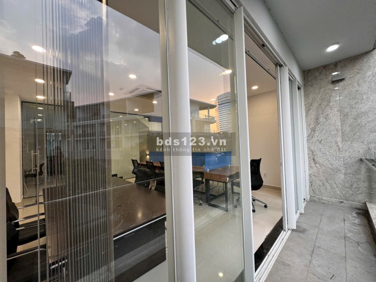 Văn phòng 80m2 đẳng cấp tại Sala, trang bị đầy đủ bàn ghế VP - Giá chỉ 30 triệu/tháng!"