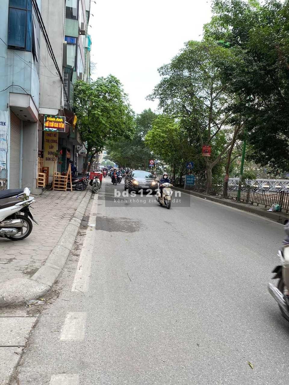 Chính chủ cần bán căn nhà Cầu Giấy, giá bán 8,2 tỷ, mặt tiền 4 m, diện tích 40m2