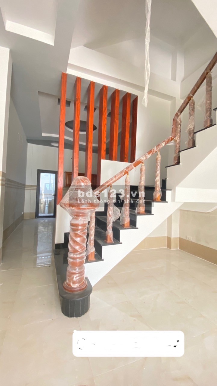 Bán nhà mới hoàn thiện chợ Bình Minh, sổ hồng công chứng ngay