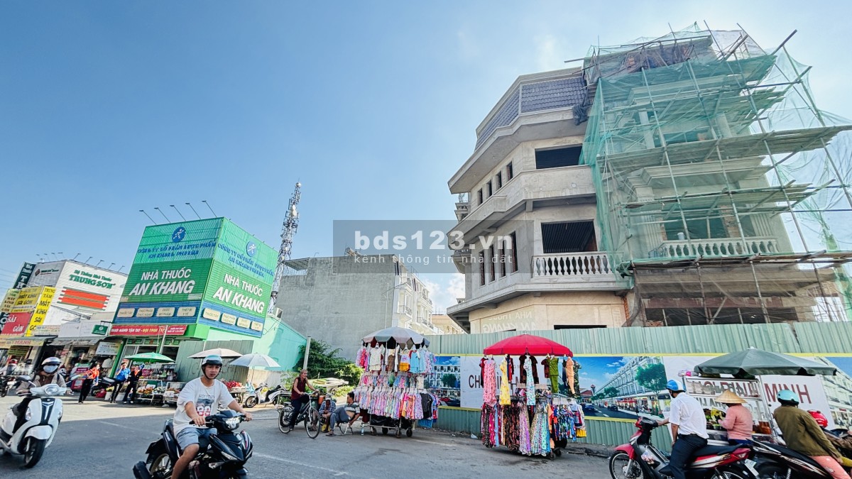 Bán nhà mới hoàn thiện chợ Bình Minh, sổ hồng công chứng ngay