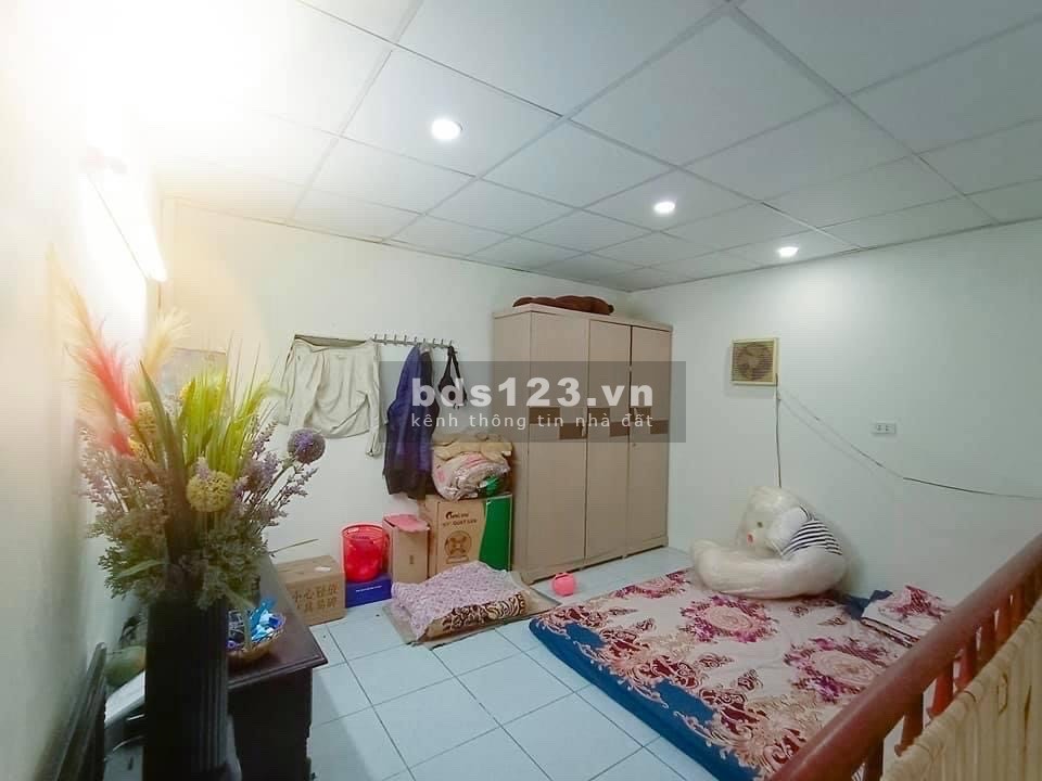 Chính chủ cần bán nhà phố vĩnh hoàng 32m, cách mặt hồ vĩnh hoàng 100m, ngõ thông ba gác chạy