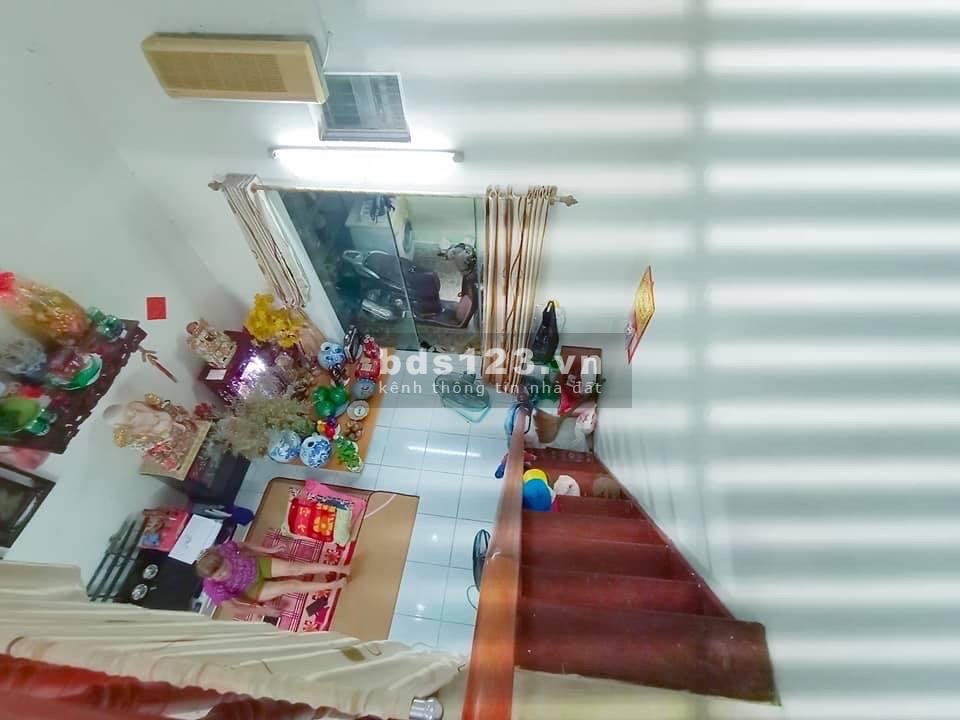 Chính chủ cần bán nhà phố vĩnh hoàng 32m, cách mặt hồ vĩnh hoàng 100m, ngõ thông ba gác chạy