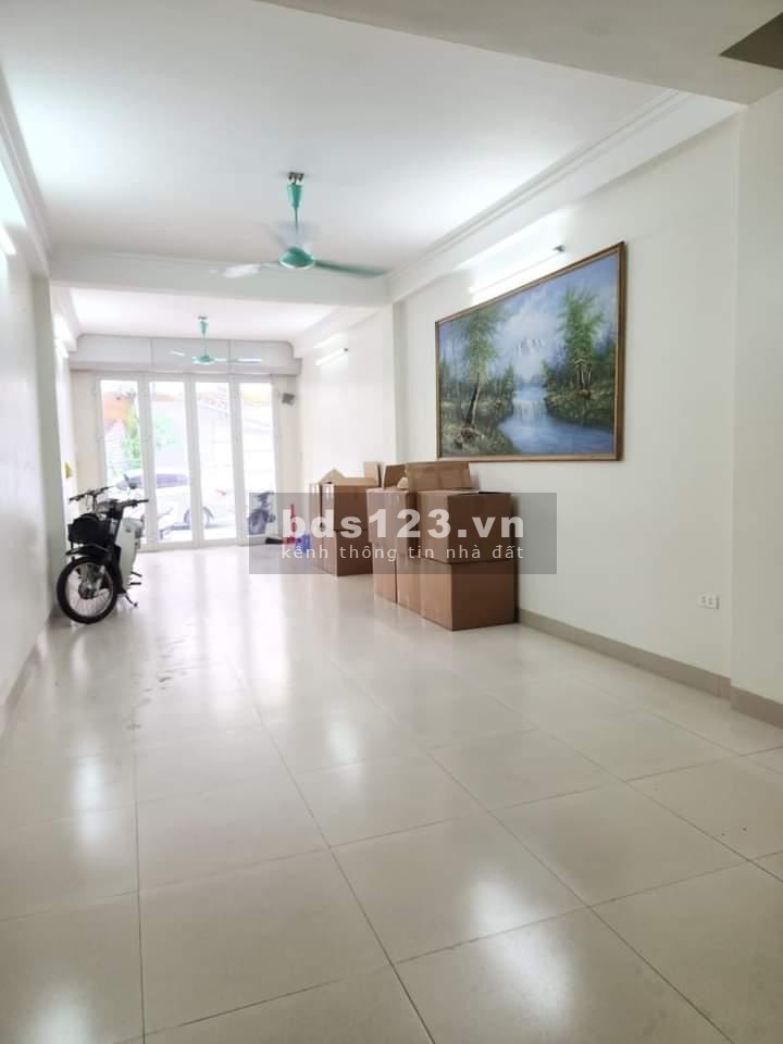 MÙA BÓNG ĐÁ ĐẾN CHỦ NHÀ LẠI CHƠI HẾT MÌNH KHÁCH CHỚP CƠ HỘI NHÉ Nhà phố Hào Nam