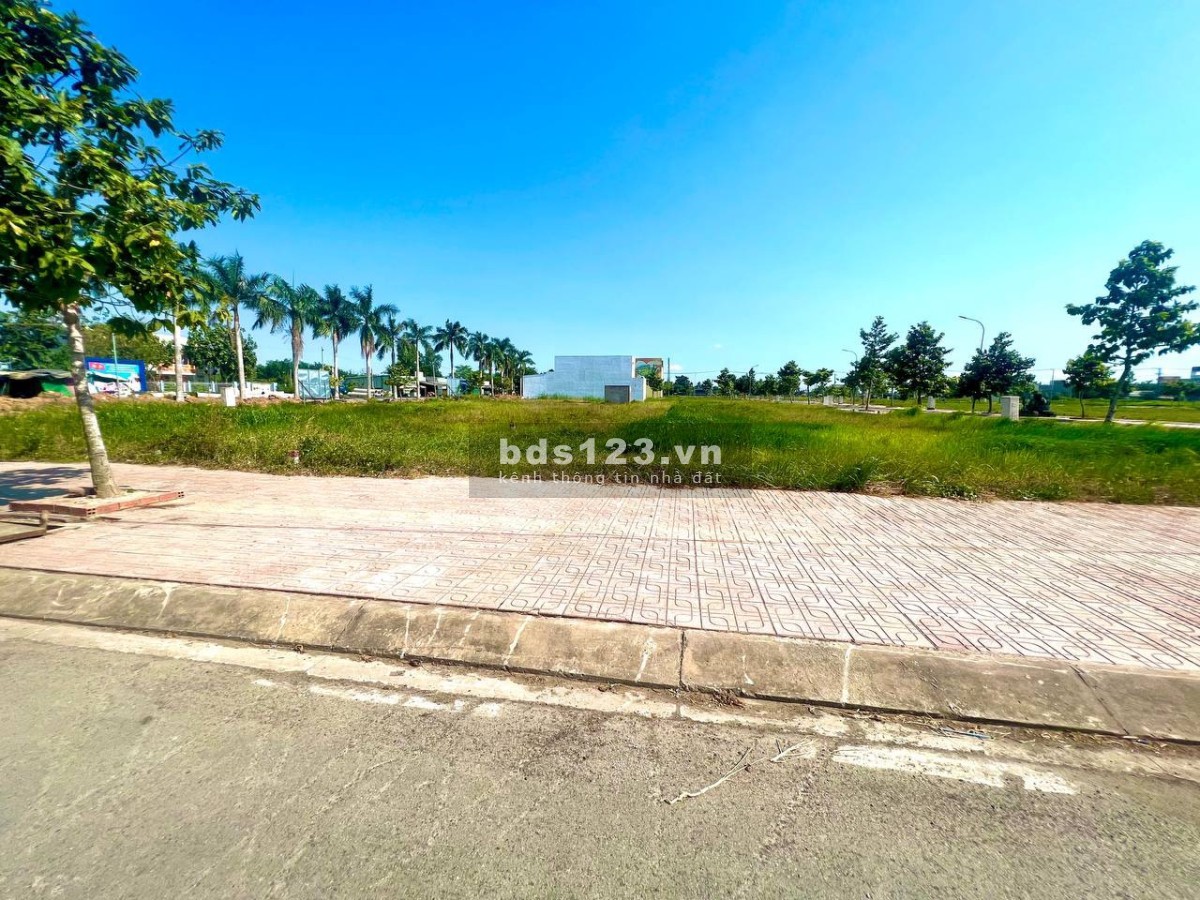 CẦN BÁN GẤP LÔ NGỘP NGAY TẠI ĐÔ THỊ CHỈ 1TY098