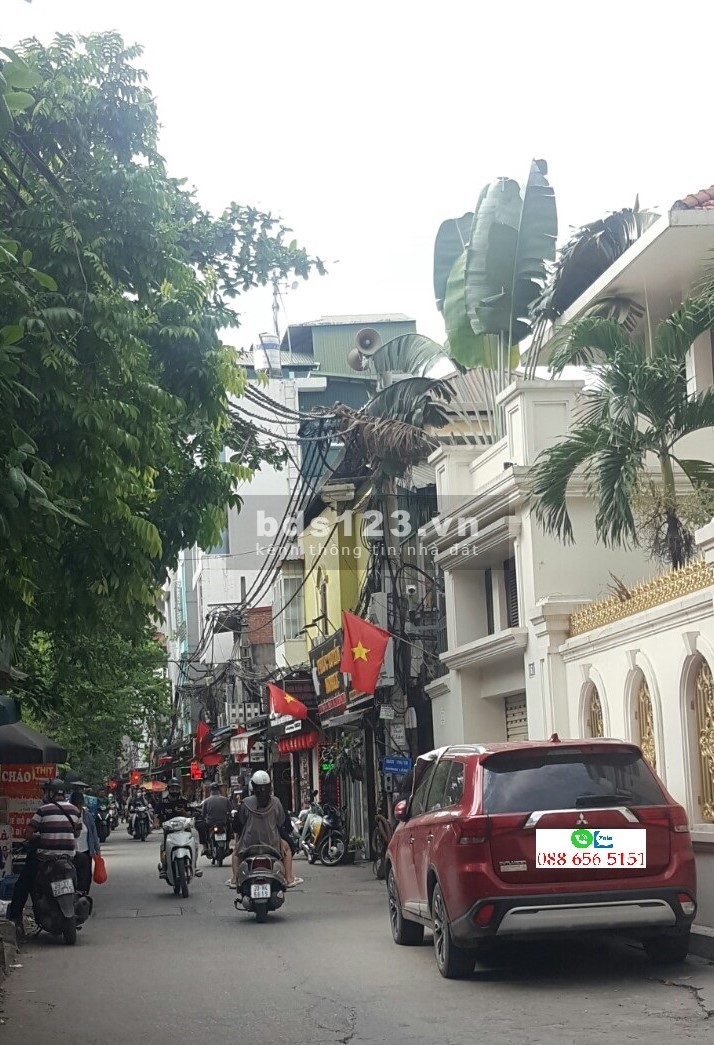 Bán nhà phố Chùa Láng, Đống Đa 40m2, MT 5,6m, gần Ô To. Nhỉnh 6 tỷ.