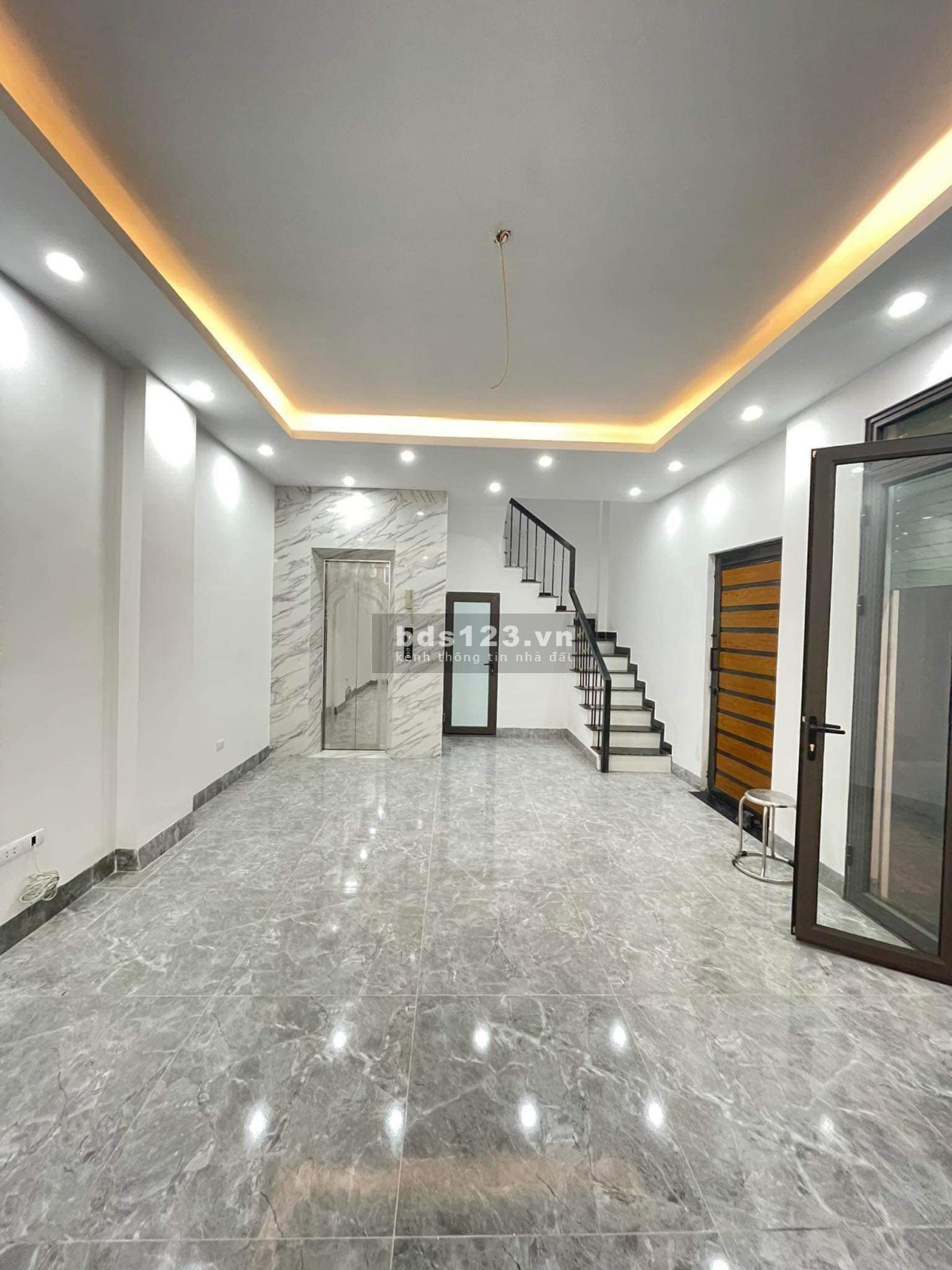 Duy Nhất Hôm Nay Đất Vàng Tây Hồ Full Nội Thất Thang Máy Ô Tô đỗ cửa 45m2 Chỉ 6 tỷ
