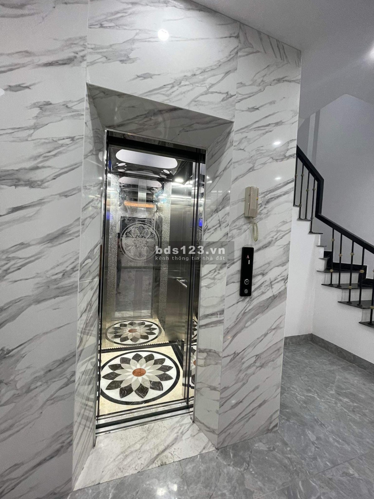 Duy Nhất Hôm Nay Đất Vàng Tây Hồ Full Nội Thất Thang Máy Ô Tô đỗ cửa 45m2 Chỉ 6 tỷ