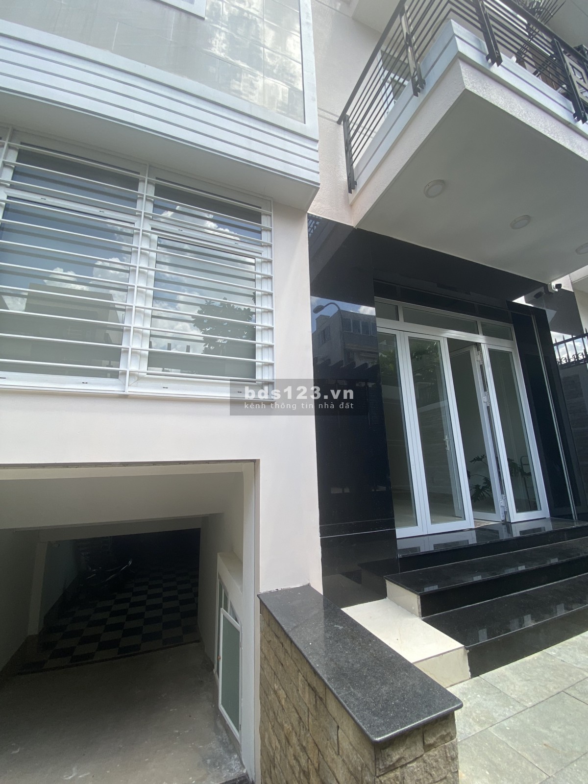 Cho thuê văn phòng 140m2 sàn bao phí ngay mặt tiền đường Đỗ Pháp Thuận, P. An Phú, Quận 2
