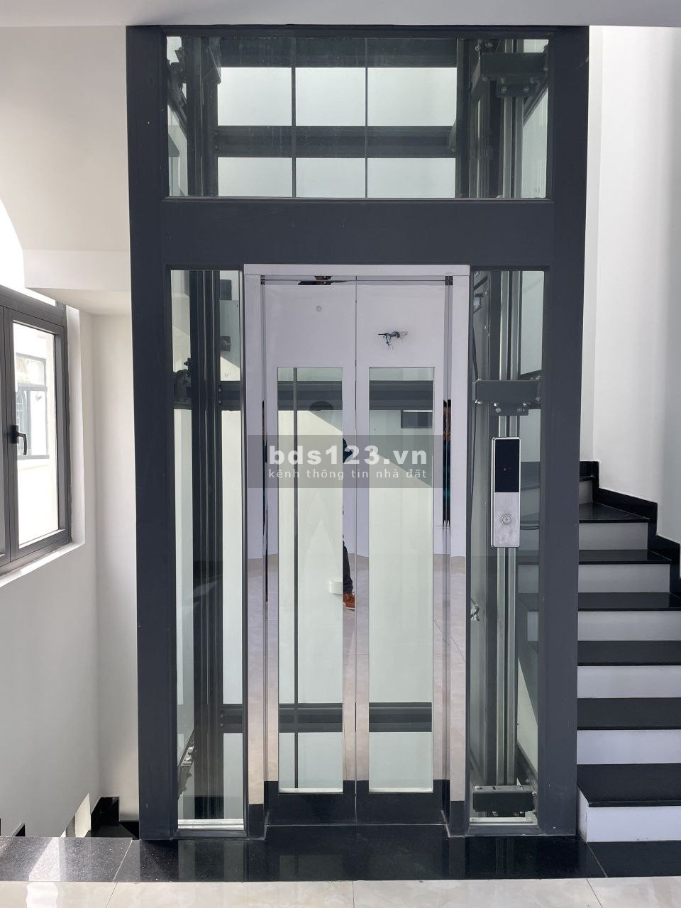 20tr/tháng - nguyên căn nhà phố có 1 0 2 hoàn thiện 5 tầng hoàn thiện thang máy - 0903257578