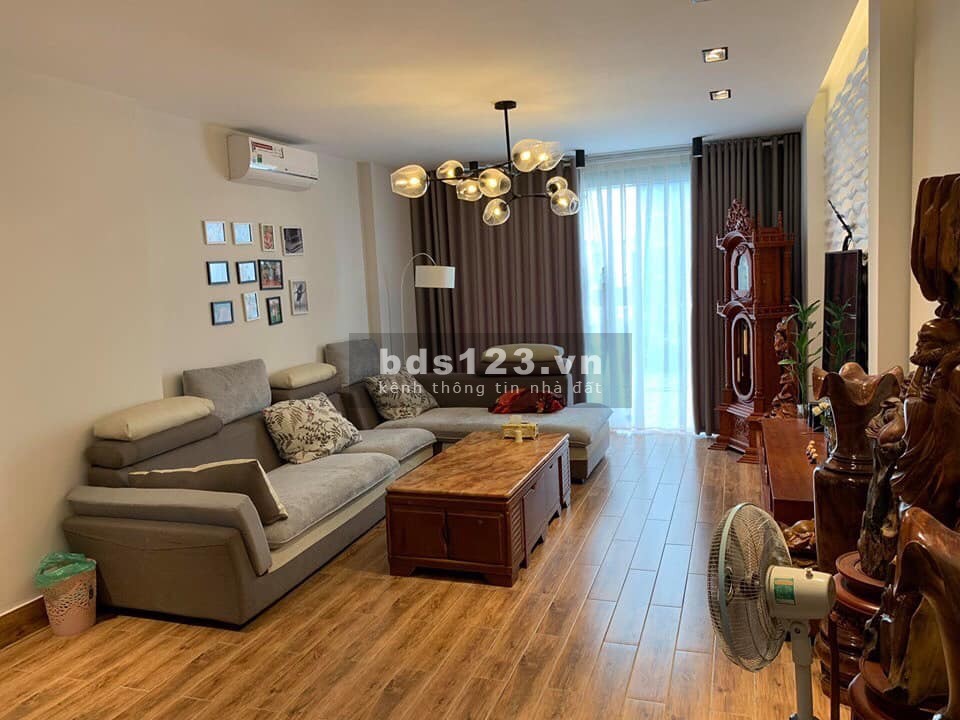 Bán nhà Tân Mai, Nội thất lung linh, 5 bước ra hồ Đền lừ, 43m2, 3.65 tỷ