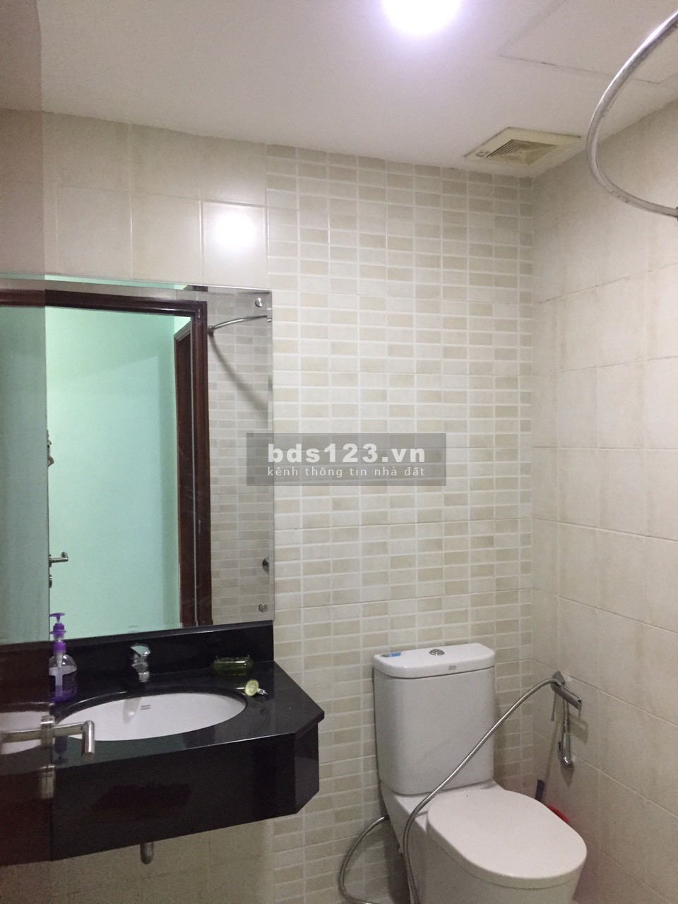 Cần cho thuê gấp căn hộ Tản Đà Quận 5, Dt : 101 m2, 3PN, Giá: 13 tr/th
