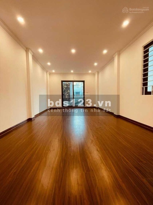 Bán nhà Thạch Bàn hiếm - 6 tầng - gần trường cấp 1,2,3 cách đường ô tô tránh 1 nhà - nở hậu - mới