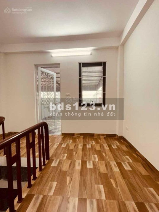 Bán nhà Thạch Bàn hiếm - 6 tầng - gần trường cấp 1,2,3 cách đường ô tô tránh 1 nhà - nở hậu - mới