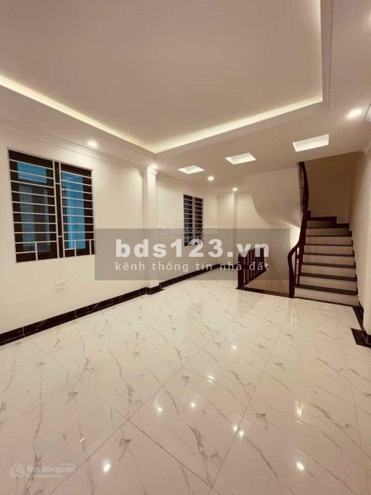 Bán nhà Thạch Bàn hiếm - 6 tầng - gần trường cấp 1,2,3 cách đường ô tô tránh 1 nhà - nở hậu - mới