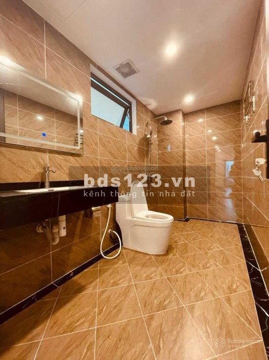 Bán nhà Thạch Bàn hiếm - 6 tầng - gần trường cấp 1,2,3 cách đường ô tô tránh 1 nhà - nở hậu - mới