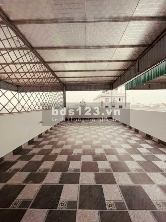 Bán nhà Thạch Bàn hiếm - 6 tầng - gần trường cấp 1,2,3 cách đường ô tô tránh 1 nhà - nở hậu - mới