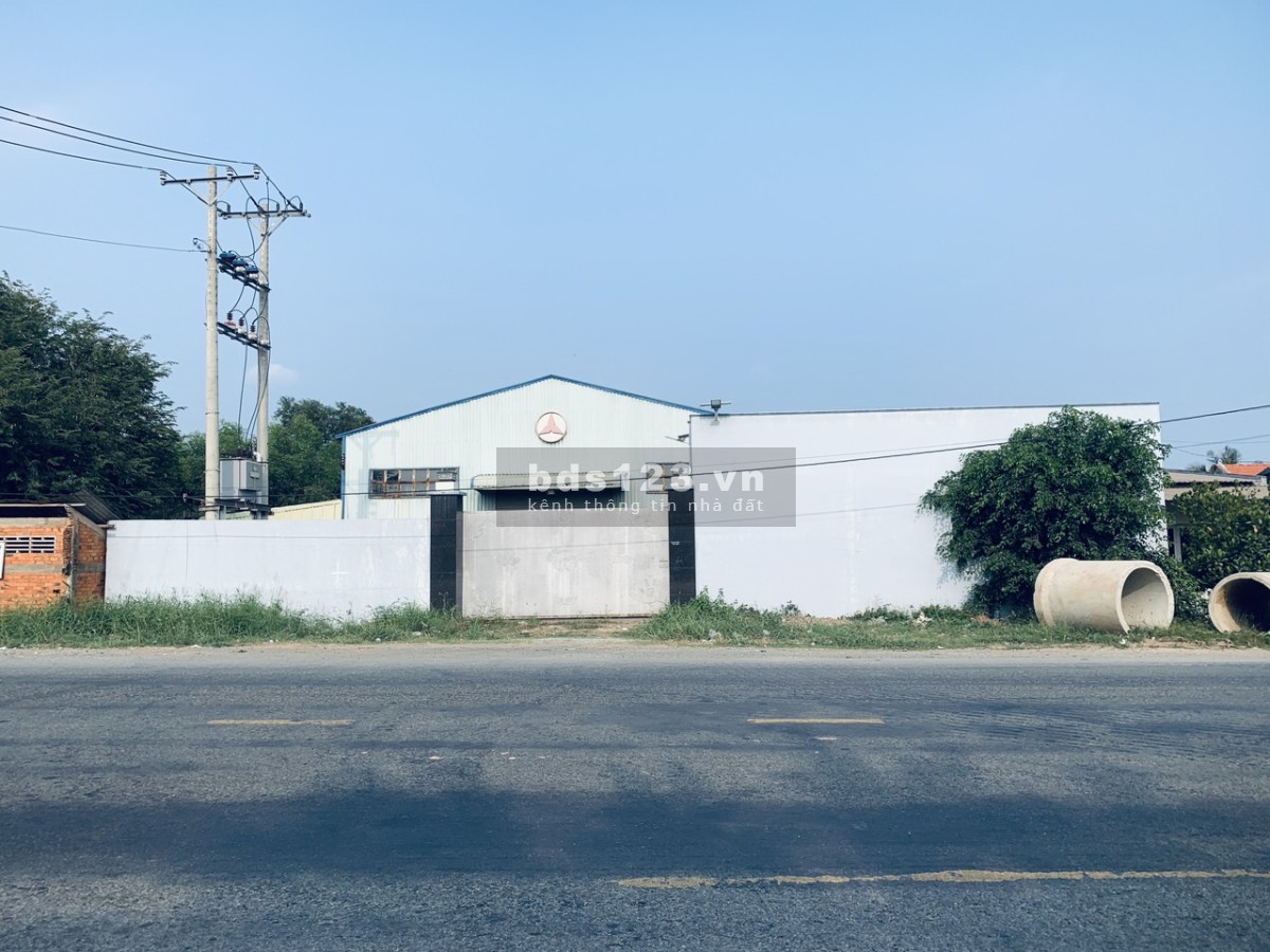 Cho thuê nguyên căn xưởng cách Bến Lức 30m