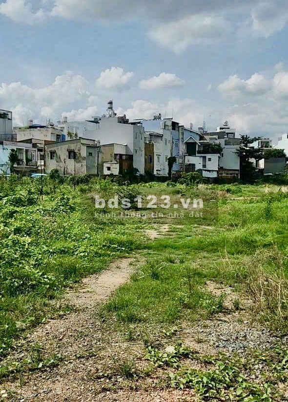 GIÁ RẺ. Ngay KDL Suối Tiên . 5000m2 đất mở sân bóng, Tennis, pickleball..... 20k/m2.