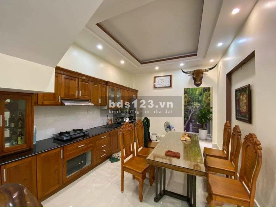 Bán nhà Định Công, Dân trí tuyệt vời, Gần bến xe Giáp Bát và Nước Ngầm, 32m2, 4.15 tỷ