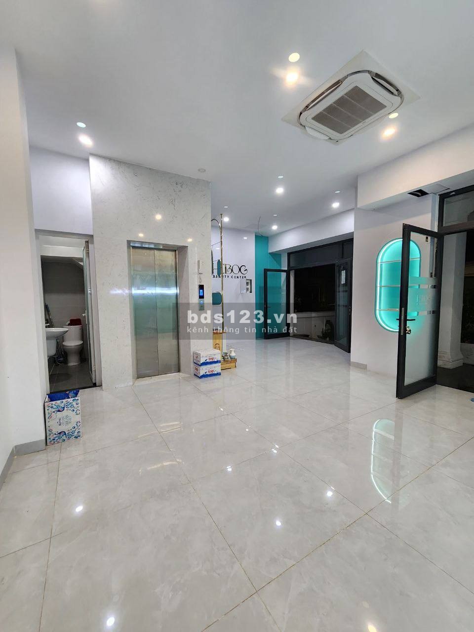 SHOCK PRICE- NHÀ PHỐ VINHOMES GRAND PARK CHO THUÊ CÓ THANG MÁY