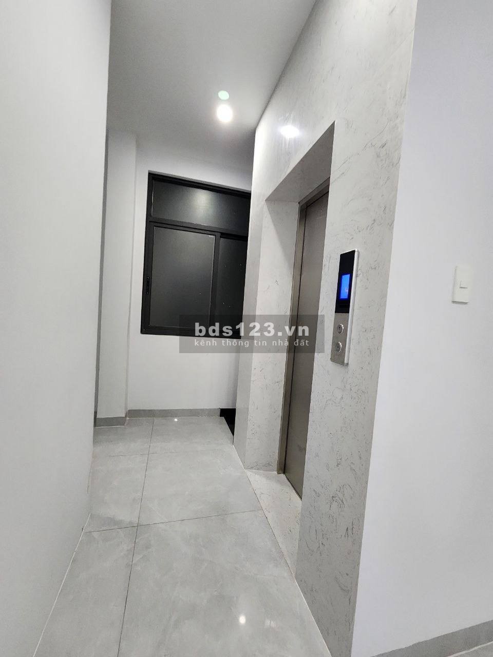 SHOCK PRICE- NHÀ PHỐ VINHOMES GRAND PARK CHO THUÊ CÓ THANG MÁY