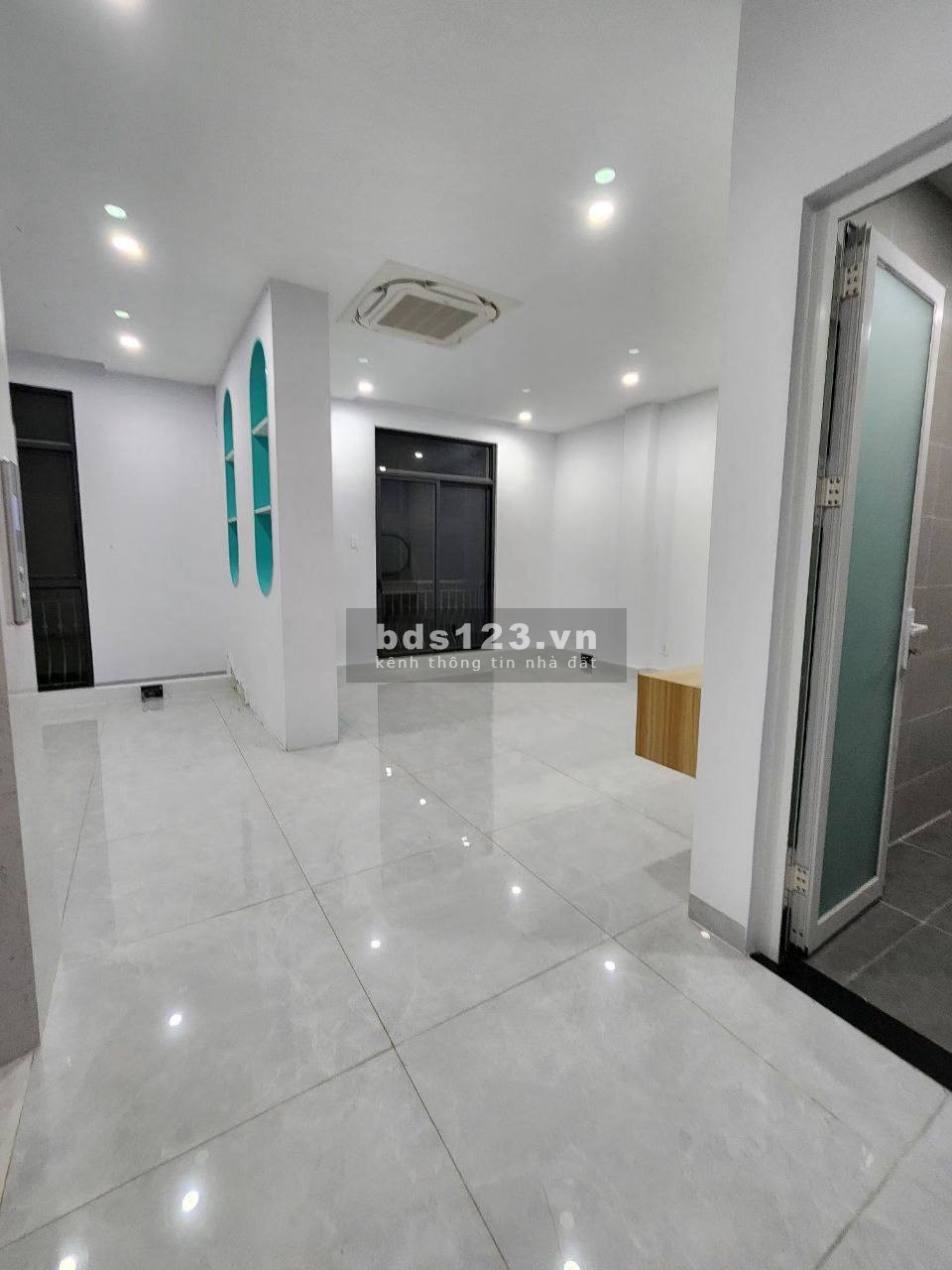 SHOCK PRICE- NHÀ PHỐ VINHOMES GRAND PARK CHO THUÊ CÓ THANG MÁY
